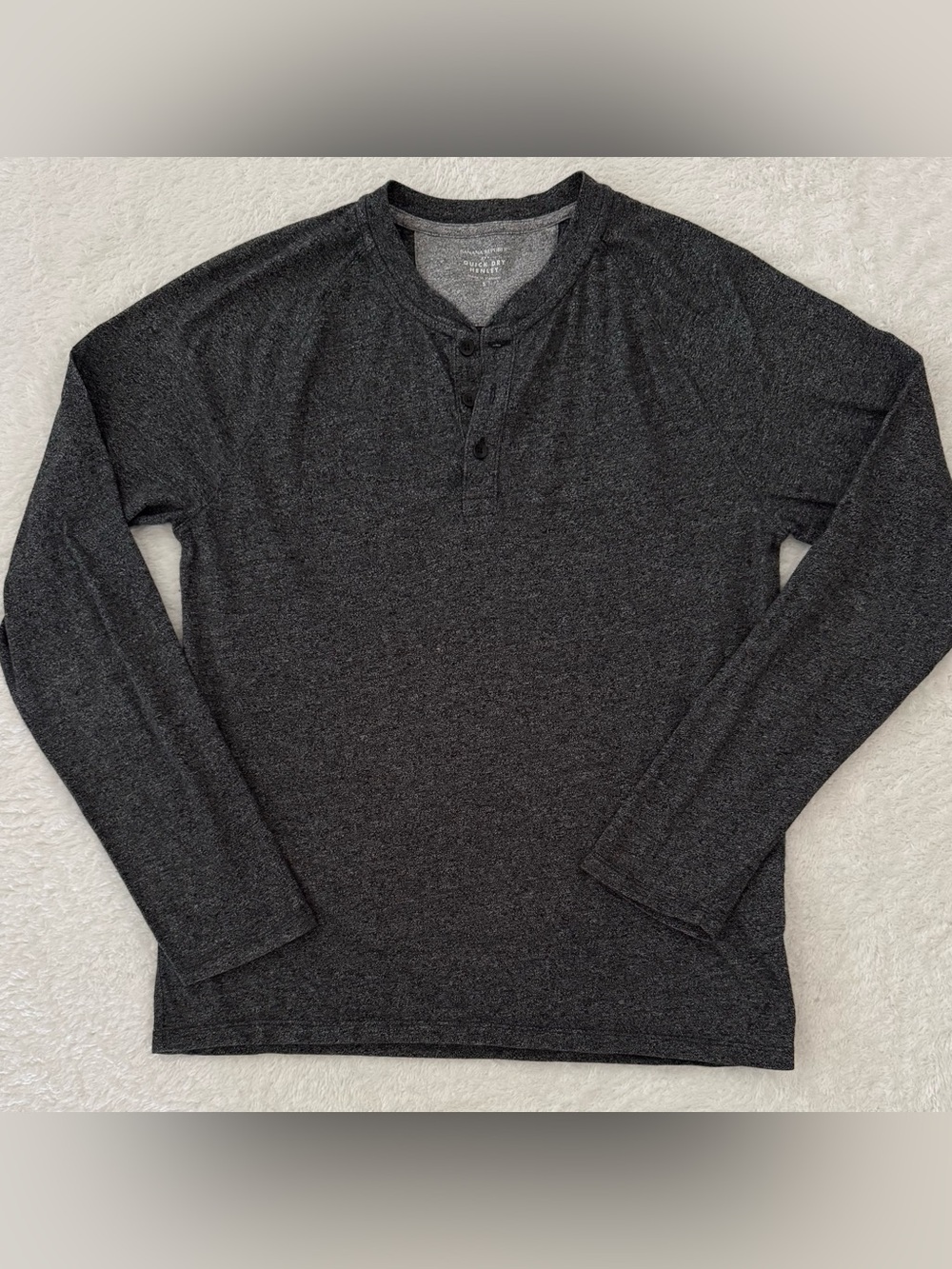 Banana Republic men’s Quick Dry Henley long sleeve charcoal gray shirt Small